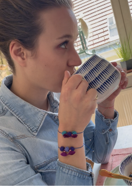 Paris is not called the city of lights or the city of love without reason, because it is possibly the most beautiful and romantic city in the world. In addition to the impressive architecture and the beautiful parks, the café life can be found in the small streets of this wonderful metropolis. The Eiffel Tower, along with the Arc de Triomphe and the Louvre, home of the Mona Lisa and the largest palace in the world, forms the heart of Paris. Come travel with us and discover the wonderful city for yourself.