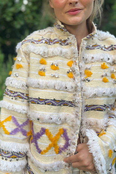 Jacke_Athena_Front_Detail_Blondine