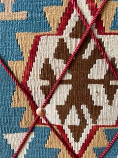 detail detailliebe kelim zitnagel rosegold rose gold Homeaccessoire appartmenttherapy vogue en vogue vintage furniture modern home retro home elledecoration