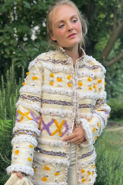 Jacke_Athena_Front_Model blond Event bling bling Instagram