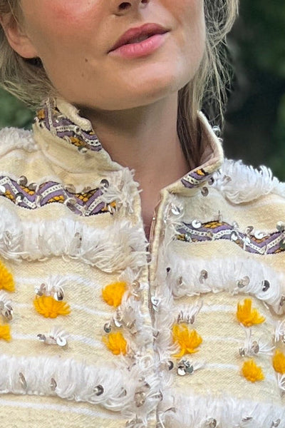 Jacke_Athena_Detail_Kragen_Blondine
