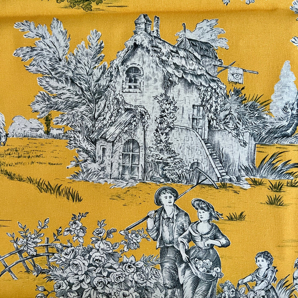 Das Design der Toile-de-Jouy ist immer zweifarbig, auf hellem Stoff gedruckt traditionell. Die Motive sind subtile pastorale Szenen, die mit zahlreichen feinsten Ranken- und Blütenarrangements und Personen verbunden werden.